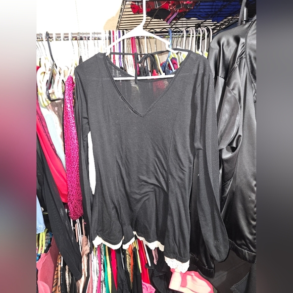 💋5/20 rewind black top with lace size small - Picture 2 of 4